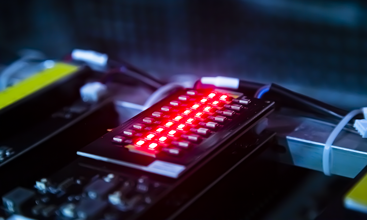 JBD红光MicroLED亮度突破100万尼特，再次刷新行业纪录